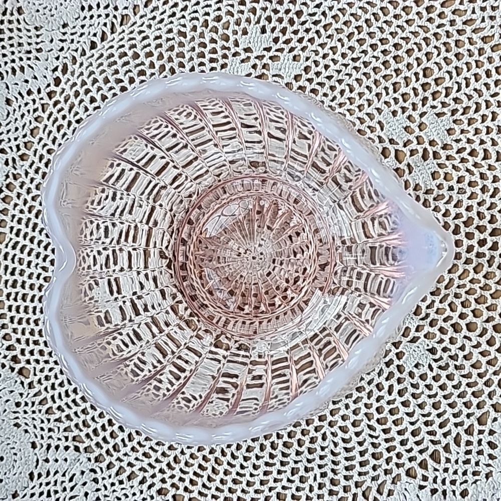 Vintage Fenton Pink Opalescent Ribbed Glass Heart Shaped Dish - Picture 3 of 10